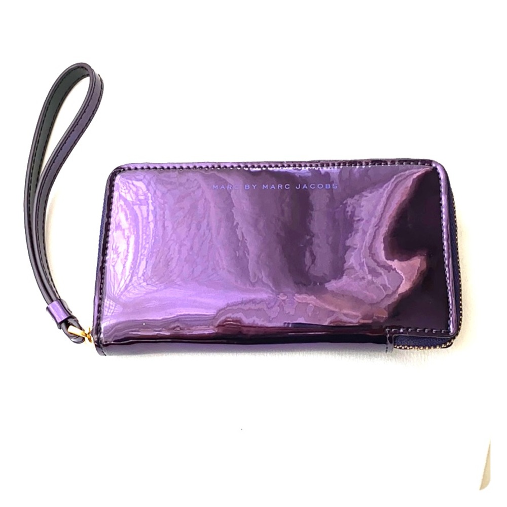 Marc Jacobs Purple Mettalic Wistlet w/ Phone Comp.